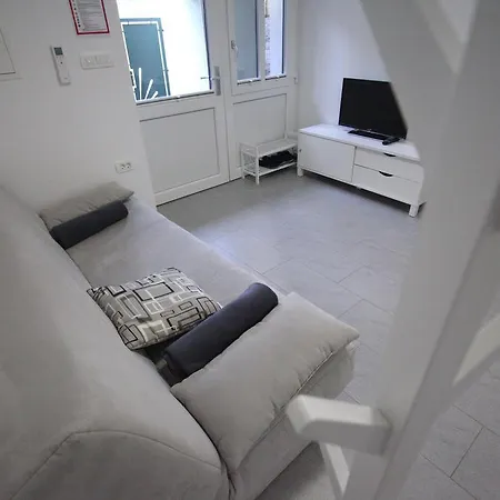 Gaja & Sara Apartments Kozina Buitenkant foto